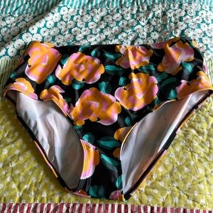 Bikini bottom with slight high rise floral medium